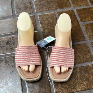 NWT Universal Thread Maren Red Slide-On Espadrille Sandals